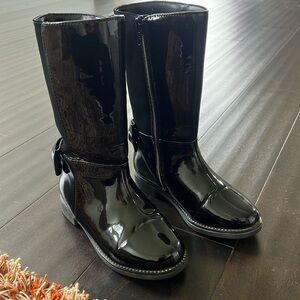 Suede and leather boots